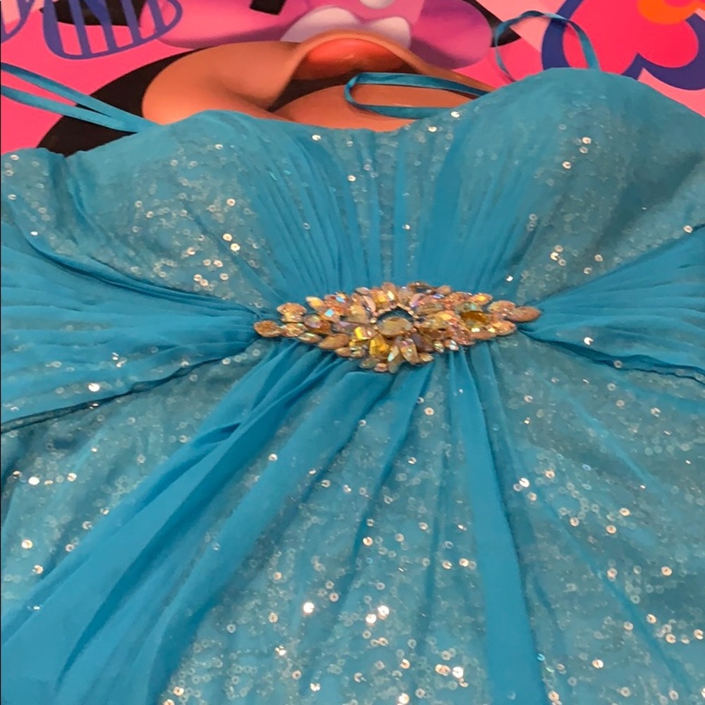 Dress - Picture 3 of 3